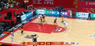 连珠炮！徐杰和胡明轩相继飙中三分 帮助广东完成反超