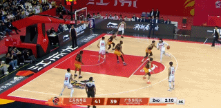 渐入佳境！崔永熙内外开花连得5分 防守端送钉板大帽