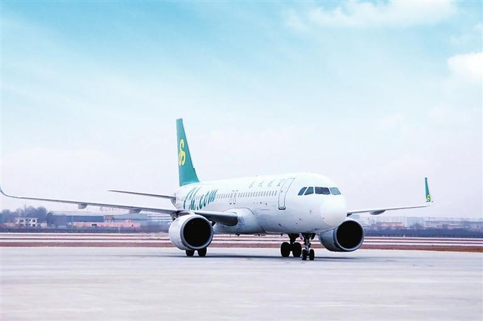 三跑道试飞圆满完成。兰州新区报记者史晓峰 摄