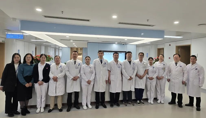 ▲3月18日，甲乳外科团队“操刀”了总院区的第一台手术。