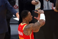 都是硬汉！塔克复刻巴特勒名场面 你们改叫暂停了