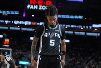 上一场缺阵！明天马刺战步行者 卡斯尔因右髋部紧张出战成疑