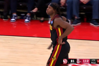 缴械投降？末节还剩8分12秒 老鹰换上替补&amp;希尔德久疏战阵也上场