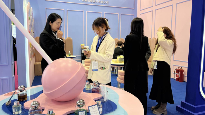 图2 爱伯馨成展会现场人气王
