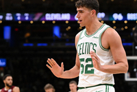 怀特：加尔扎每一秒都拼尽全力做了很多小事 他是好胜的竞争者