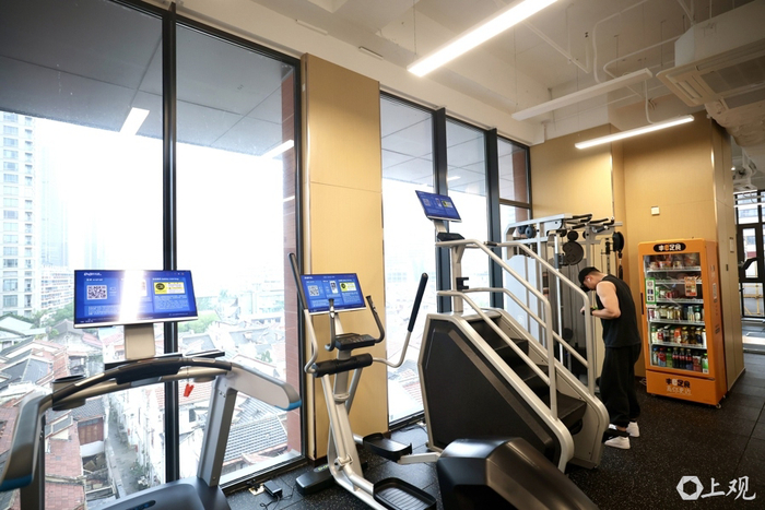 苏河美欣公寓的健身房 海沙尔摄