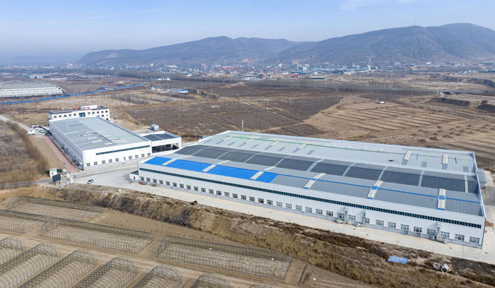 这是2月4日拍摄的位于宁夏固原市西吉县兴隆镇的宁夏双成实业有限公司（无人机照片）。新华社记者 杨植森 摄