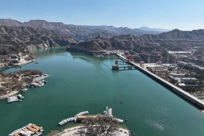 图为刘家峡水库坝前水域。（国网甘肃刘家峡水电厂供图）