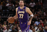 东契奇和比塔泽拌嘴吃到赛季第16次技犯 下场对阵活塞触发禁赛