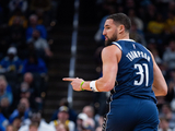 基德：克莱在场上打得很放松享受比赛 三分投射效率极高