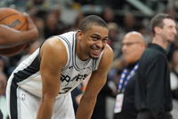 永远的队魂！凯尔登马刺生涯得分6673分 超越小卡进入队史前十