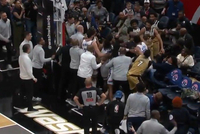 4人被驱逐！杰林威&amp;尚帕尼推搡 米切尔被打到 双方爆发激烈冲突！