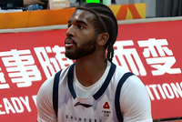 鲁媒：克里斯对阵天津时出现手指骨裂伤情 预计将会缺席三周左右