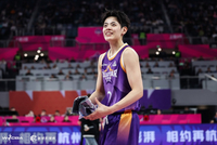 象征性打一打！杨舒予半场16分钟 5中2&amp;三分4中1拿5分2板1助