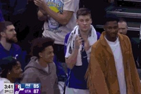 把替补席大哥们打兴奋了！贝利追防再送大帽 三节不到5个帽