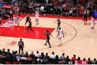 赏心悦目！火箭最后一攻 谢泼德底角不停球直接助飞阿门空接得分