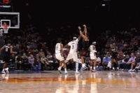 关键球！布克三分命中并造特纳犯规 雄鹿挑战失败了