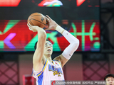 太离谱了~周琦已连续12罚不中 今晚8罚0中&上一场最后连续4罚不中