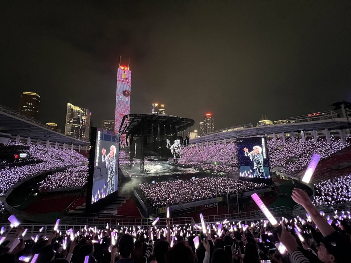 3月20日，薛之谦“万兽之王”巡回演唱会广州站燃情开唱。视觉中国