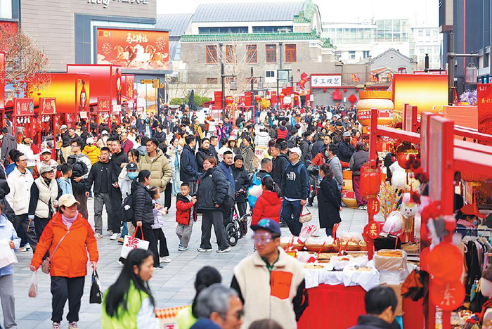 3月21日，隆福寺街区游人如织。 新京报记者 王贵彬 摄