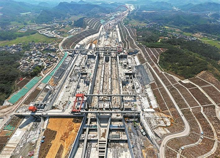     广西平陆运河马道枢纽建设现场（摄于3月5日，无人机照片）。　　新华社记者  周华  摄