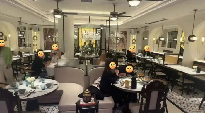 某餐厅社交媒体直播间画面 图源：“FM93交通之声”微信公众号