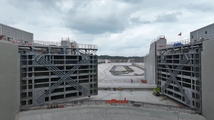 平陆运河青年枢纽无水单机单闸调试。来源：广西交通