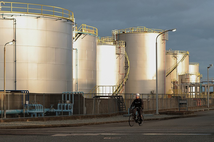 △位于日本神户的储油罐（资料图）