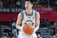 同曦官方：郭昊文崴脚受伤 赛后第一时间前往医院进行进一步检查