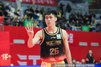 被包夹很难受！庞峥麟半场2中1&罚球4中4 得6分0助攻赔上4次失误