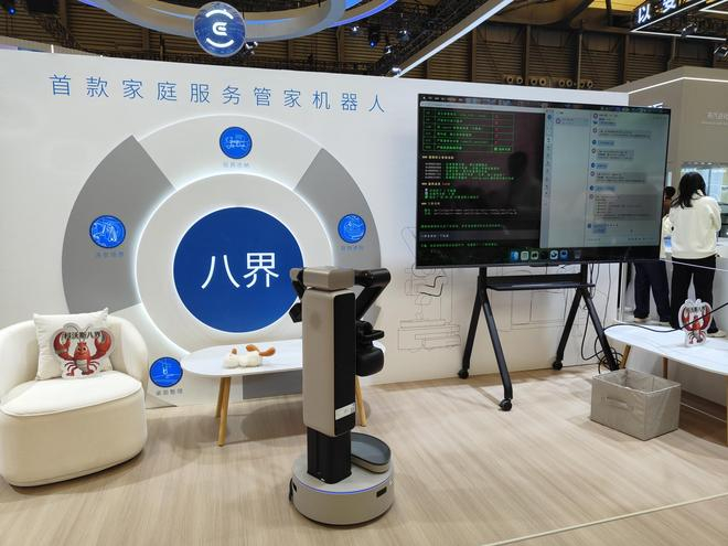 科沃斯首款搭载OpenClaw的管家机器人“八界” 图片来源：每经记者 张韵 摄