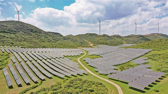 毕节市威宁县双龙镇凉山社区光伏发电站基地。岳刚摄/光明图片