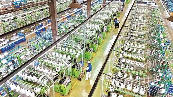 毕节高新区的贵州星润弹性织物有限公司生产车间。 贵州日报天眼新闻记者 郑宇潇 摄