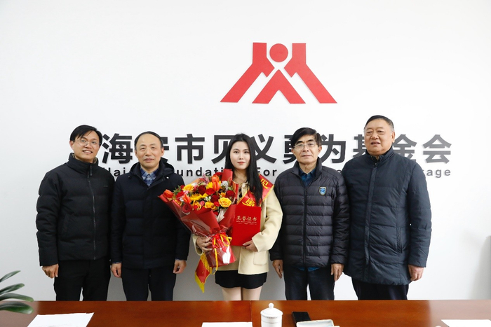海安市见义勇为基金会为孙诗卉进行表彰