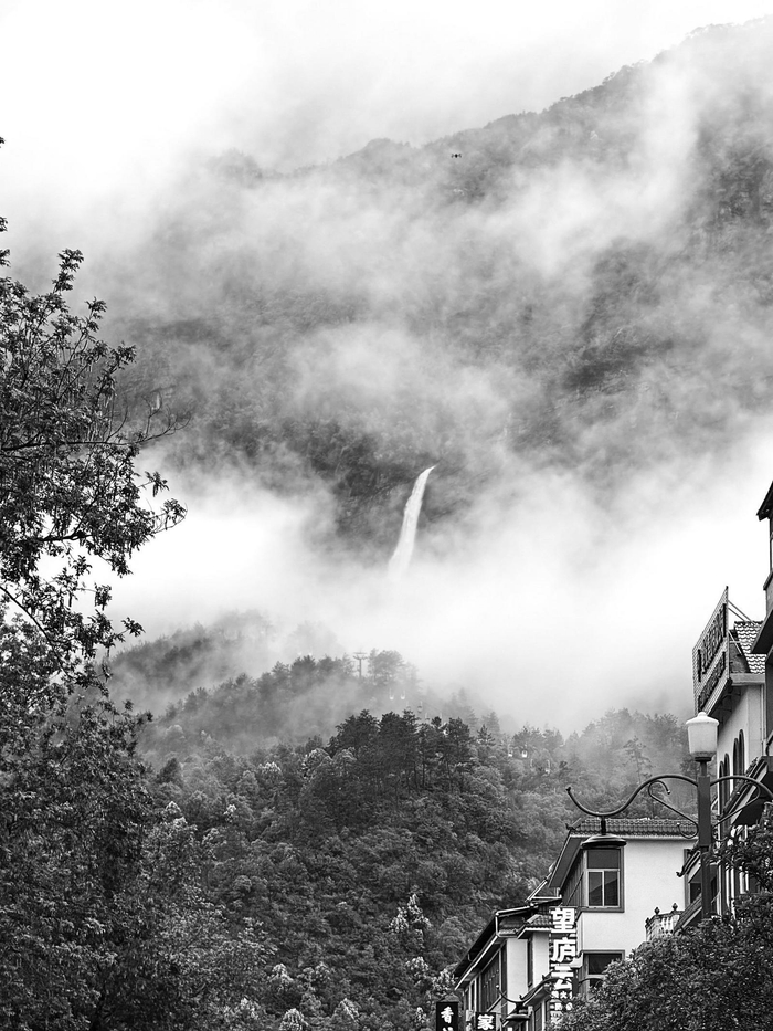 　　庐山秀峰瀑布