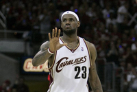 阿里纳斯：我能看出来詹姆斯真老了 幼詹的起跳高度就像坐着扣篮