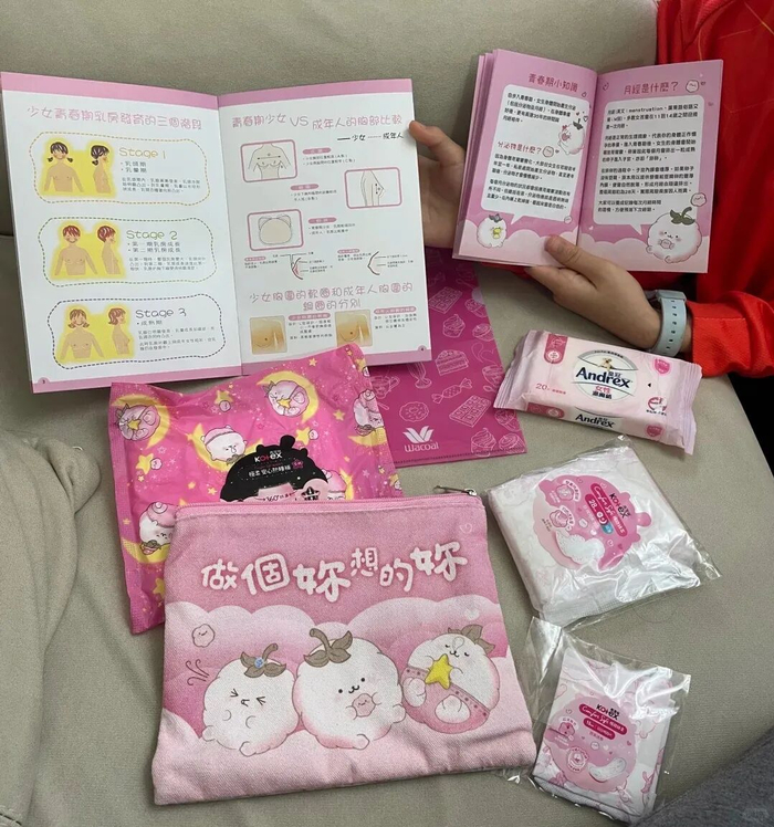 ▲ 香港小学做的月经讲座。图源：健健带着画笔玩戏剧