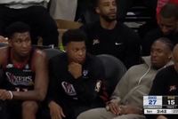 我们怎么失去他的？麦凯恩飚中三分 马克西在板凳席一脸生无可恋