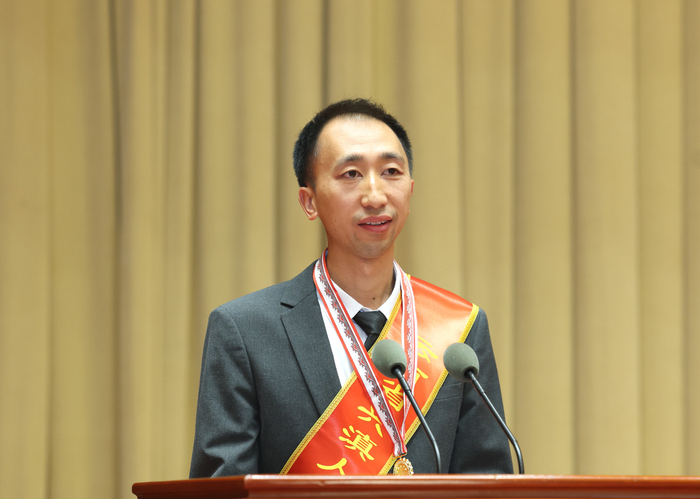 保山中咖食品有限公司董事长杨竹发言。记者 周灿 摄