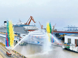 第二艘国产大型邮轮“爱达·花城号”出坞