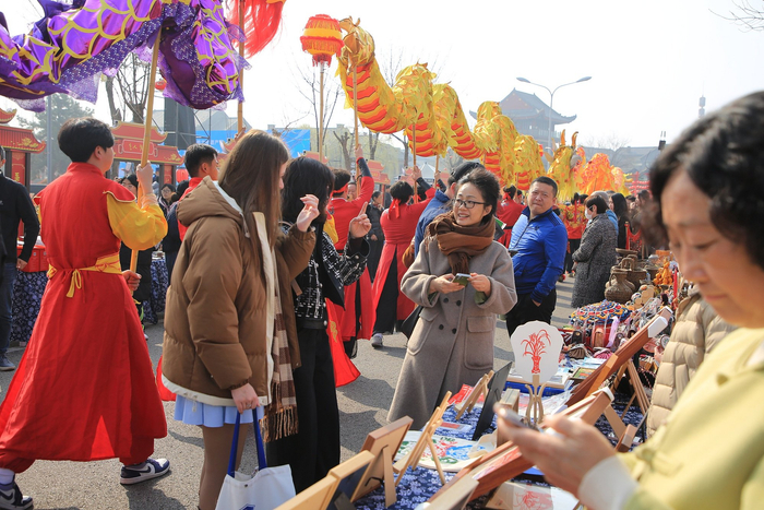 山东日照:非遗文创产品吸引游客