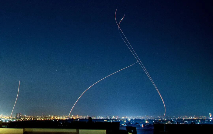 3月3日，以色列特拉维夫上空，以色列防空系统拦截伊朗发射来的弹道导弹。