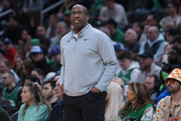 迈克·布朗：这场比赛节奏很怪 我们和鹈鹕谁也防不住对方