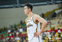 手是真凉！赵继伟半场8投仅1中得3分3助1断 其中三分4中1