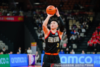 媒体人：贺希宁打出了小外援的水准 他本赛季的表现实在太出色了