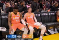 录播实锤了？骑士VS魔术比赛进行至最后0.8秒 突然迷之回放🤨？