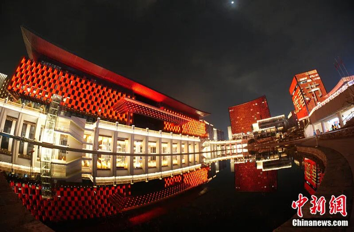 夜色中的雄安建筑。