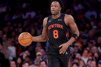 攻防一体！阿努诺比半场10中6&三分8中4砍下18分3板4助2断1帽