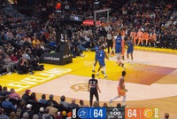 神兵天降！梅里尔强攻不中 莫布里腾空暴起一飞冲天双手补扣