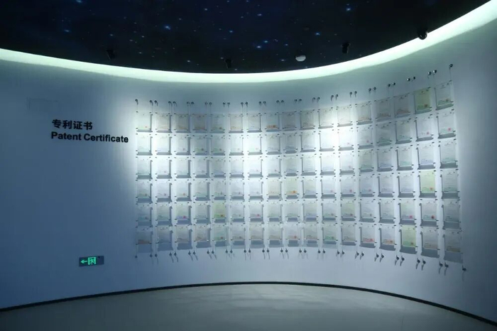 图  宏英智能的专利证书展览墙